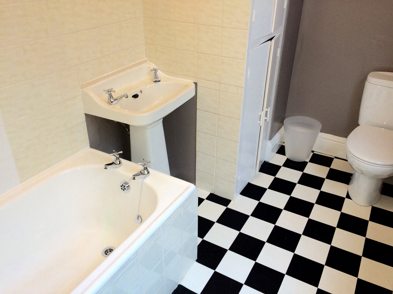 2 bedroom mid terraced house To Let in Mytholmroyd - Photograph 2.