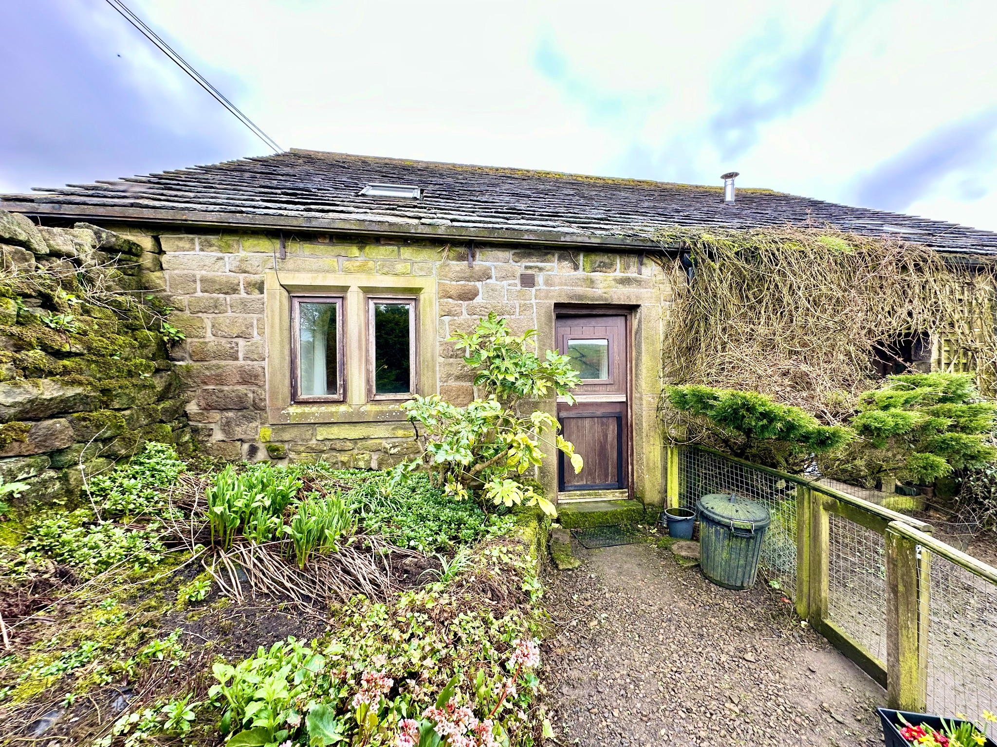1 bedroom barn conversion house To Let in Hebden Bridge - Photograph 1.