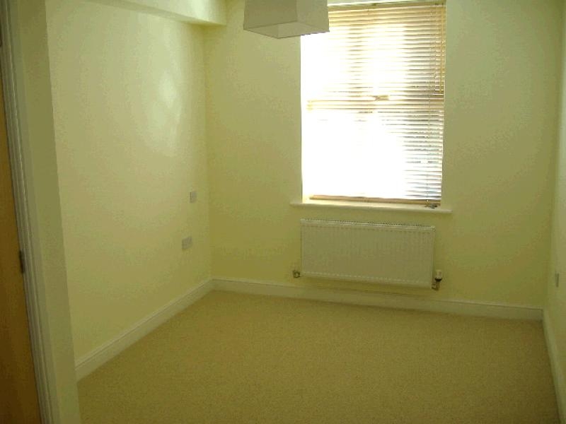 2 bedroom Let in Sowerby Bridge - 0.