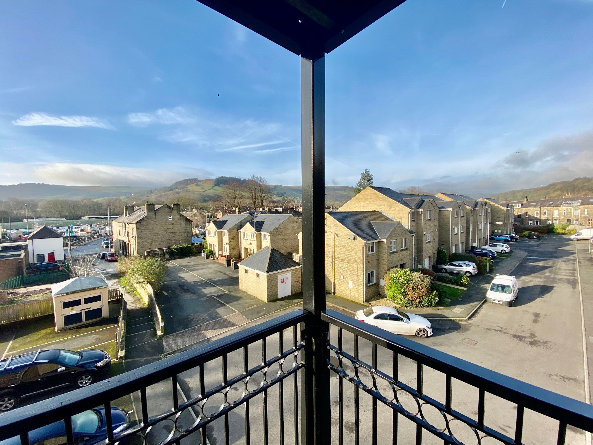 3 bedroom apartment flat/apartment To Let in Mytholmroyd - Property photograph.