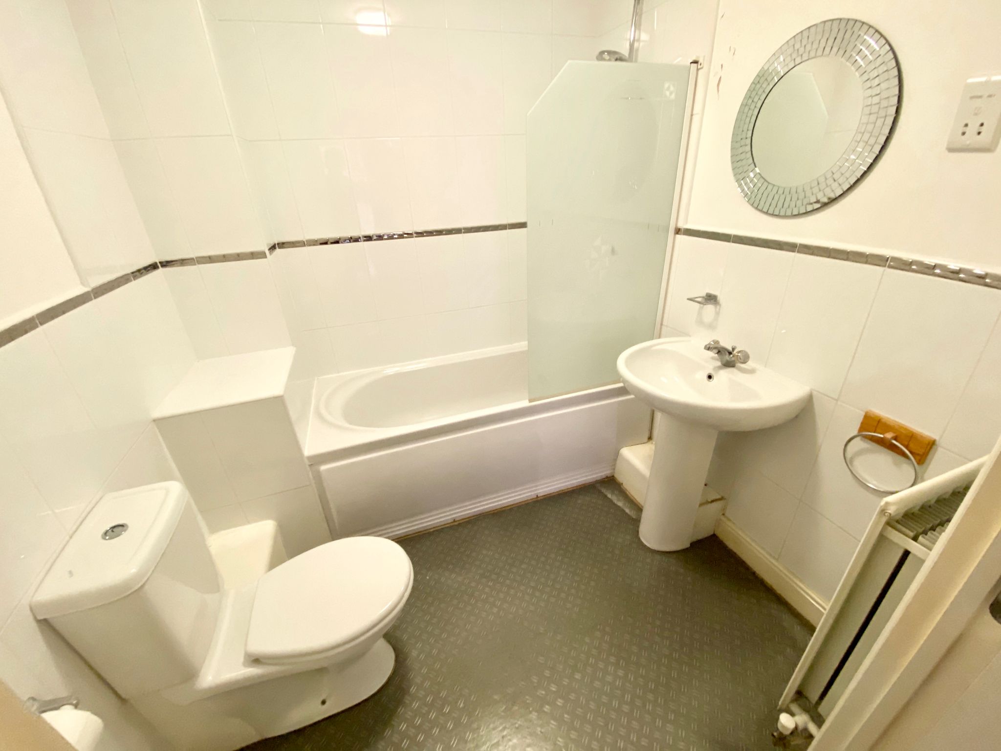 3 bedroom apartment flat/apartment To Let in Mytholmroyd - Photograph 7.