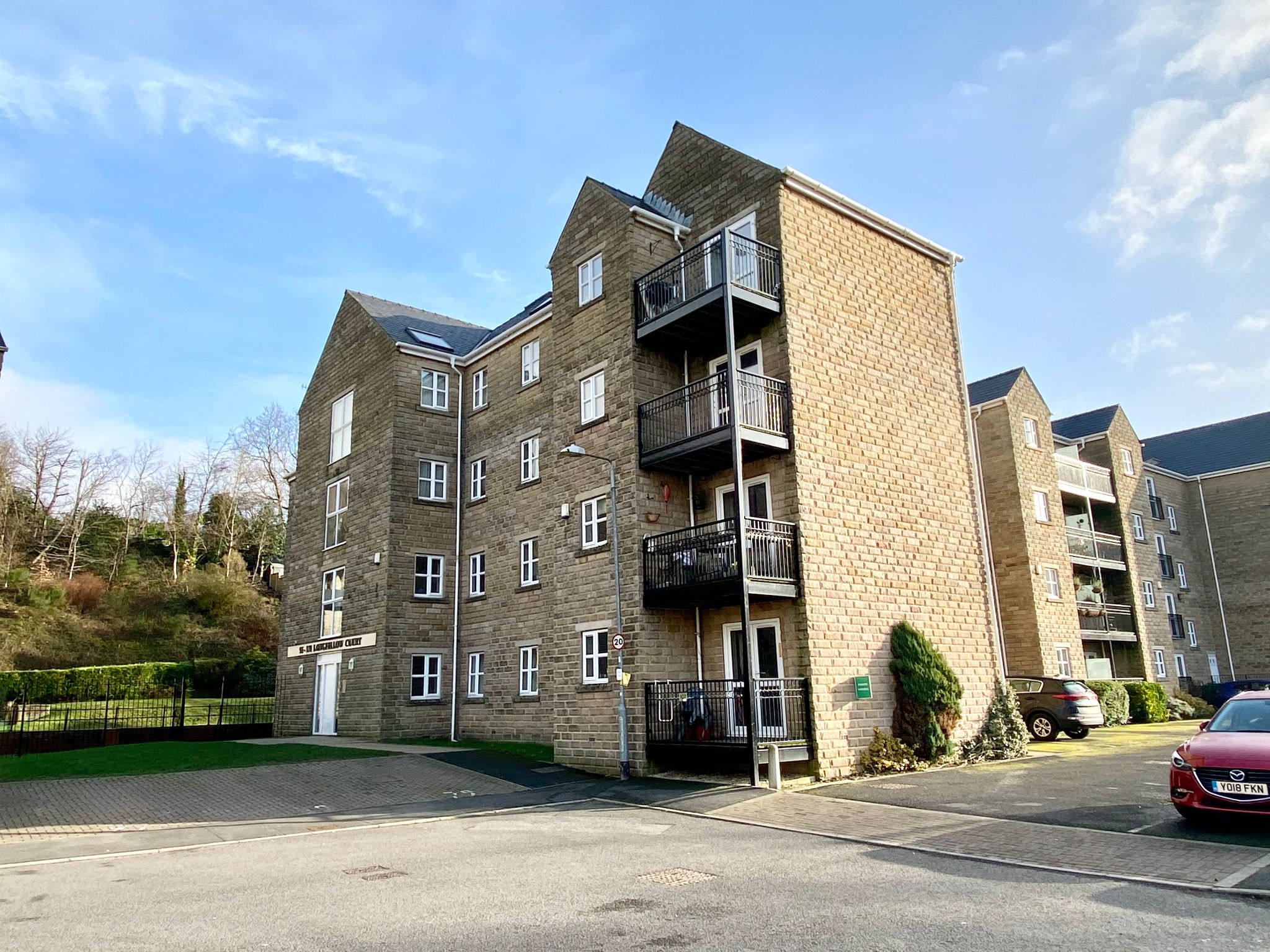 3 bedroom apartment flat/apartment To Let in Mytholmroyd - Property photograph.