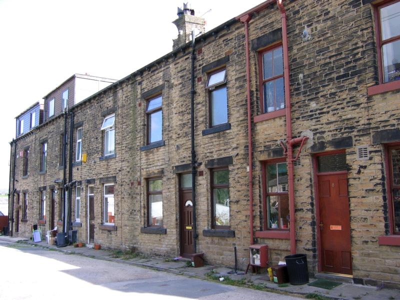 2 bedroom mid terraced house Let in Todmorden - 0.