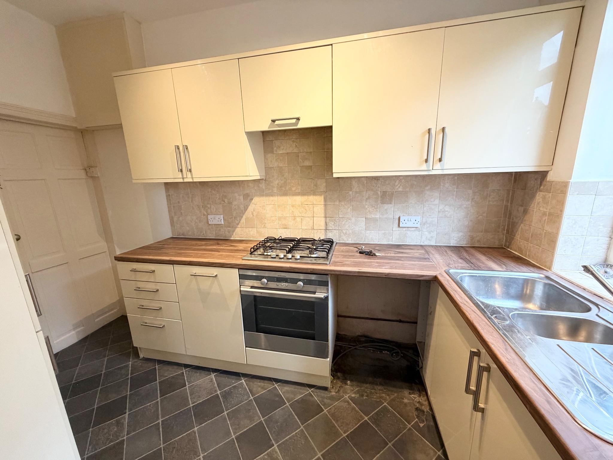 3 bedroom mid terraced house Let Agreed in Mytholmroyd - Photograph 6.