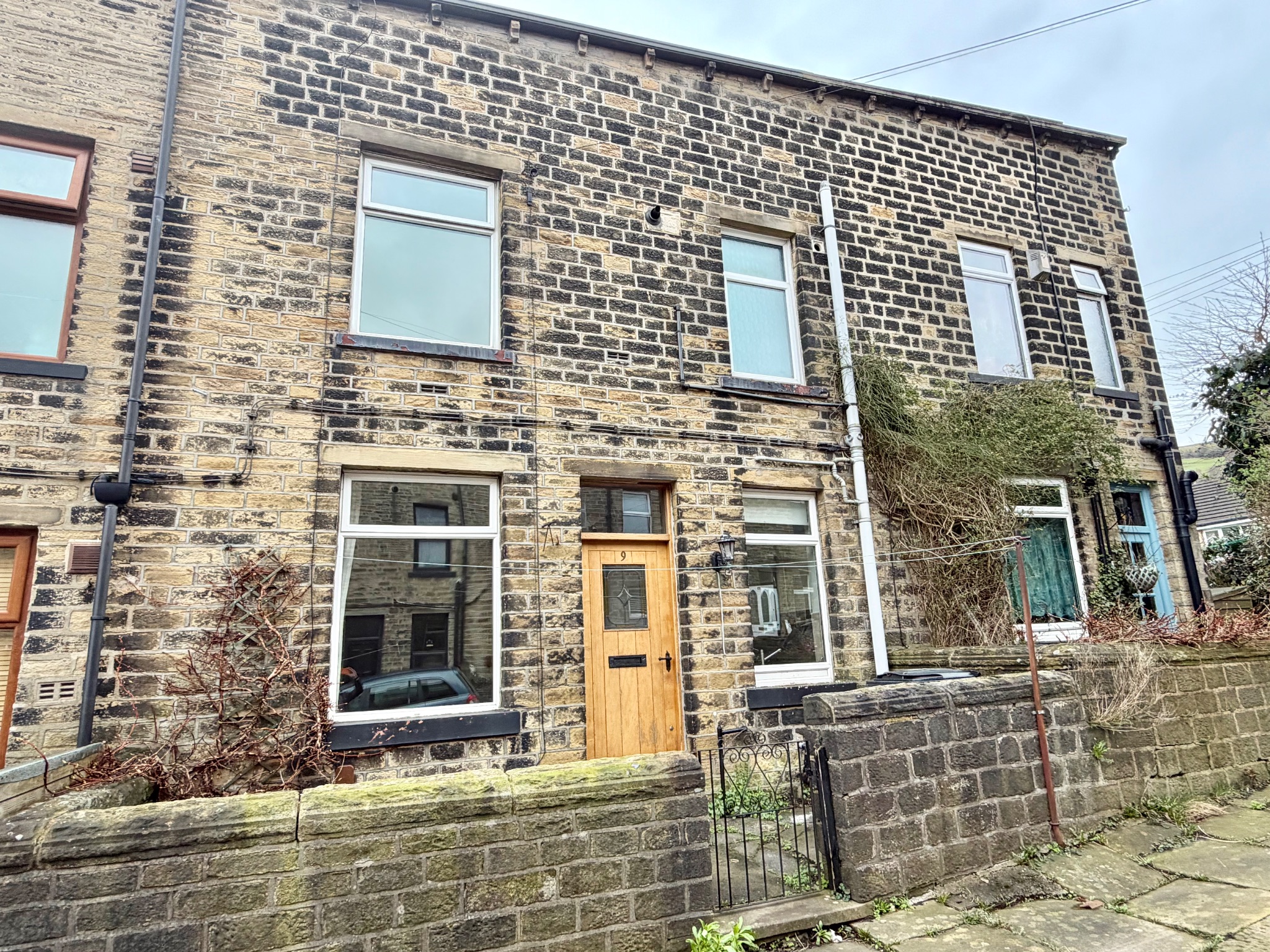 3 bedroom mid terraced house Let Agreed in Mytholmroyd - Photograph 1.