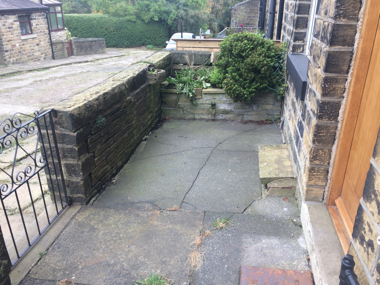 3 bedroom mid terraced house Let Agreed in Mytholmroyd - Photograph 2.