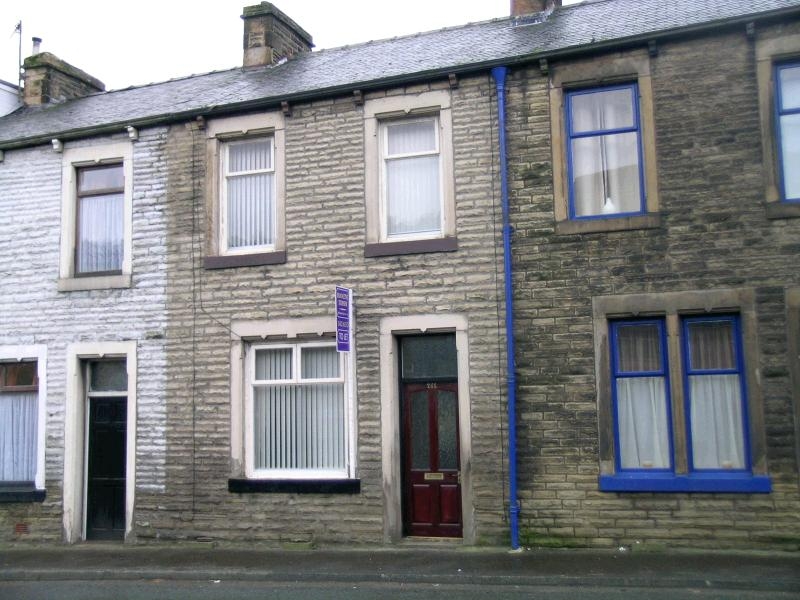 3 bedroom Let in Todmorden - 0.
