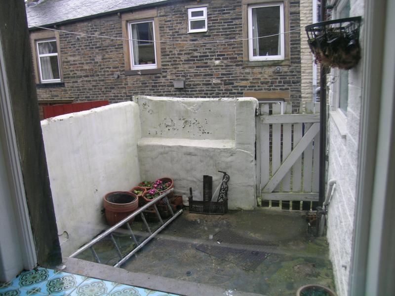 3 bedroom Let in Todmorden - 0.