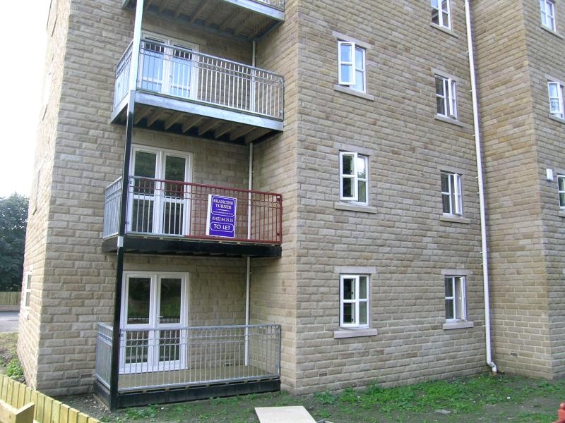 2 bedroom Let in Hebden Bridge - 0.