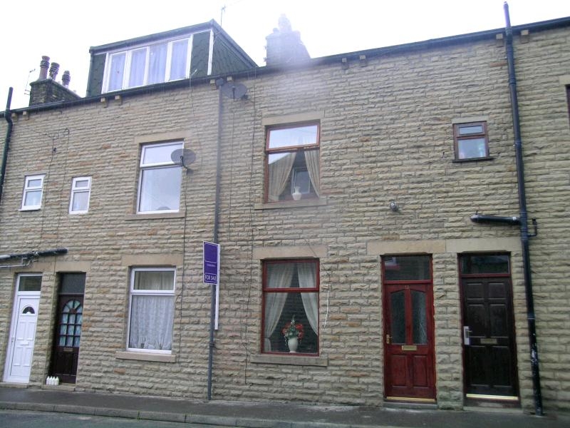 3 bedroom mid terraced house Let in Todmorden - 0.