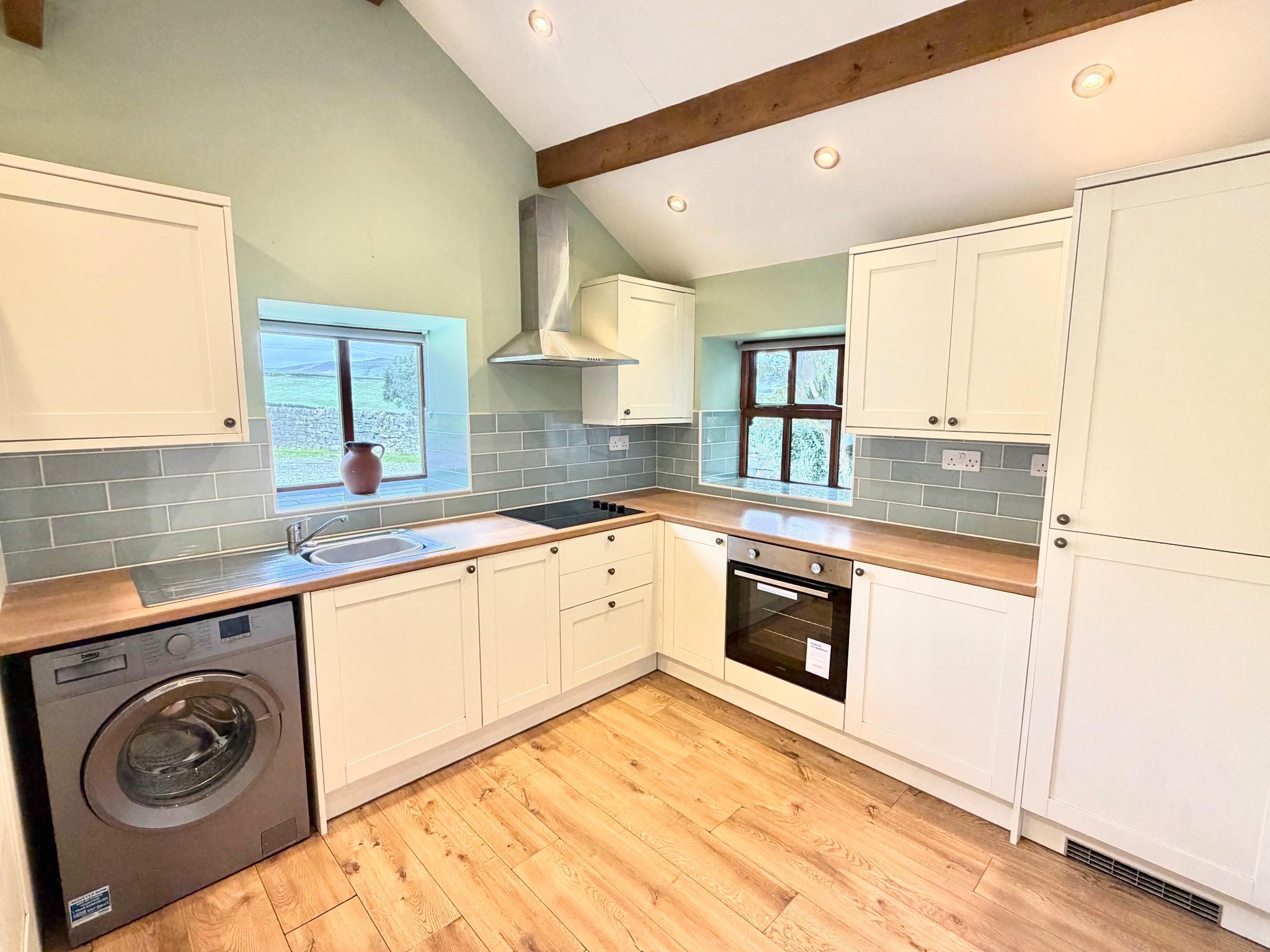 2 bedroom cottage house To Let in Todmorden - Photograph 17.