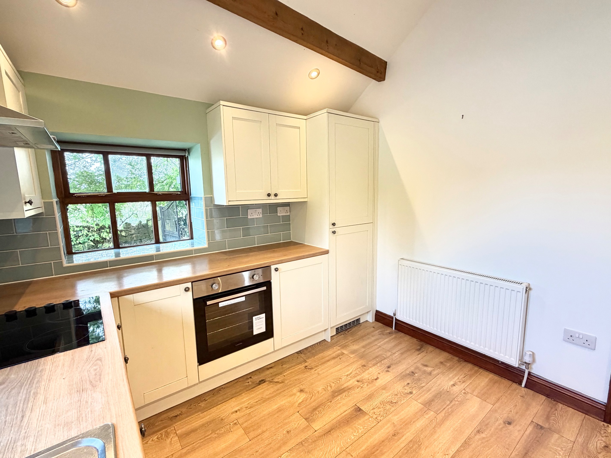 2 bedroom cottage house To Let in Todmorden - Photograph 18.