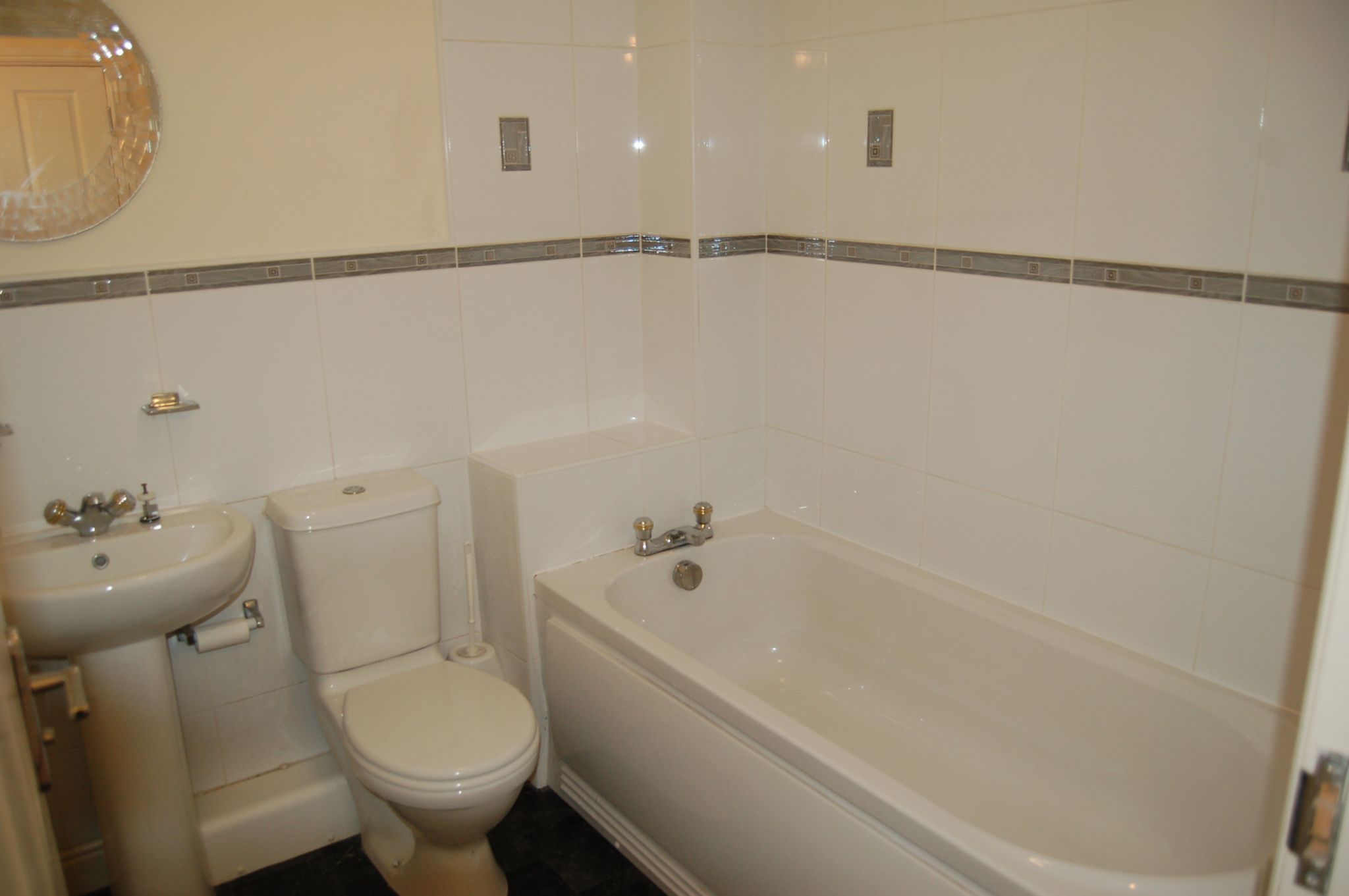 2 bedroom apartment flat/apartment Let in Mytholmroyd - Photograph 4.