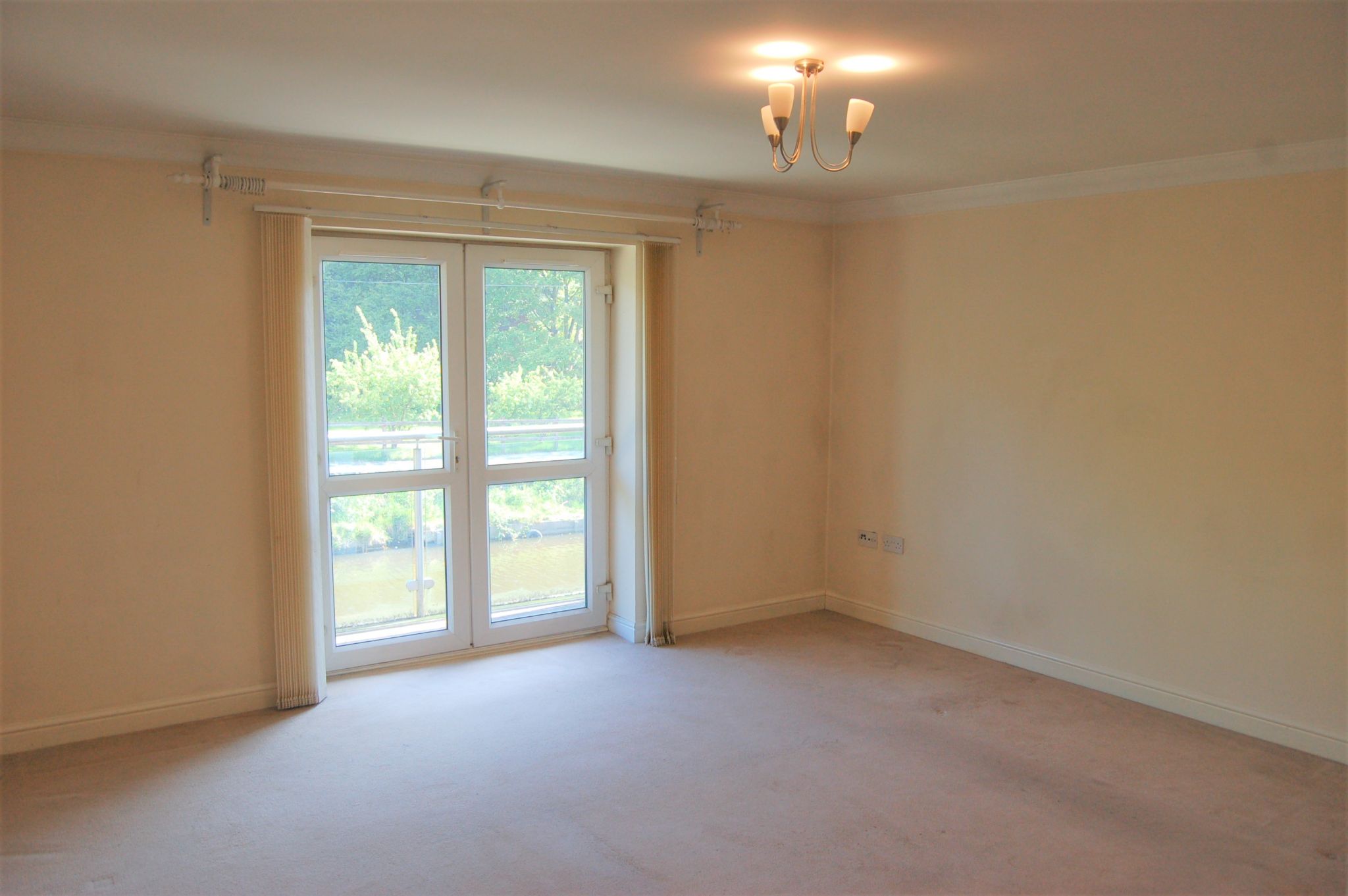 2 bedroom apartment flat/apartment Let in Mytholmroyd - Photograph 2.