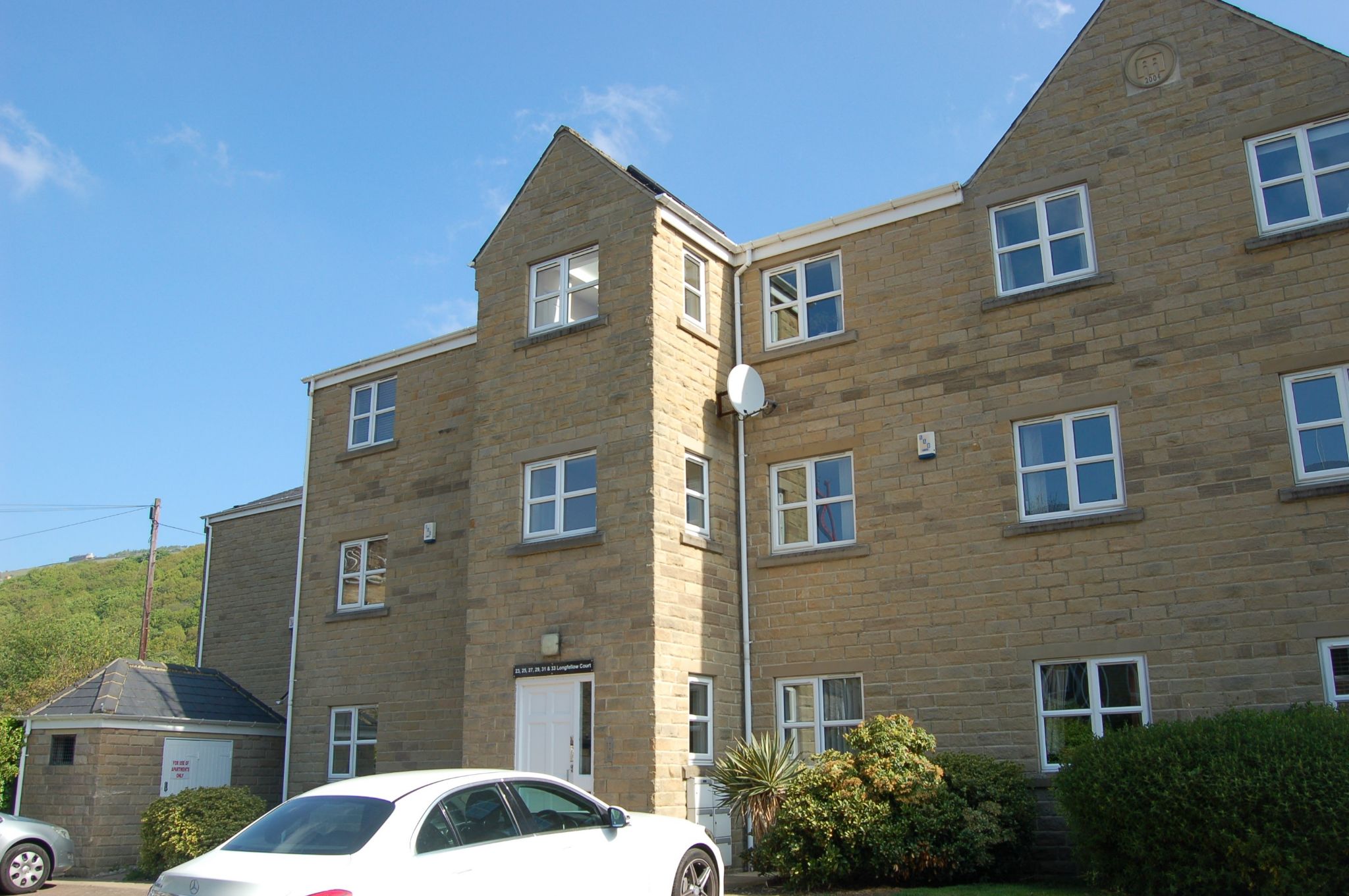 2 bedroom apartment flat/apartment Let in Mytholmroyd - Photograph 1.