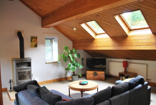 3 bedroom barn conversion house To Let in Mytholmroyd - Property photograph.