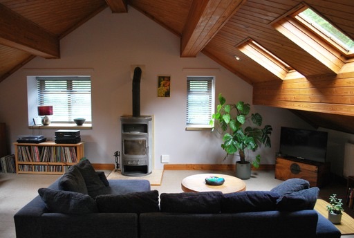 3 bedroom barn conversion house To Let in Mytholmroyd - Photograph 9.