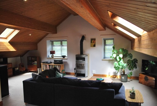 3 bedroom barn conversion house To Let in Mytholmroyd - Photograph 8.