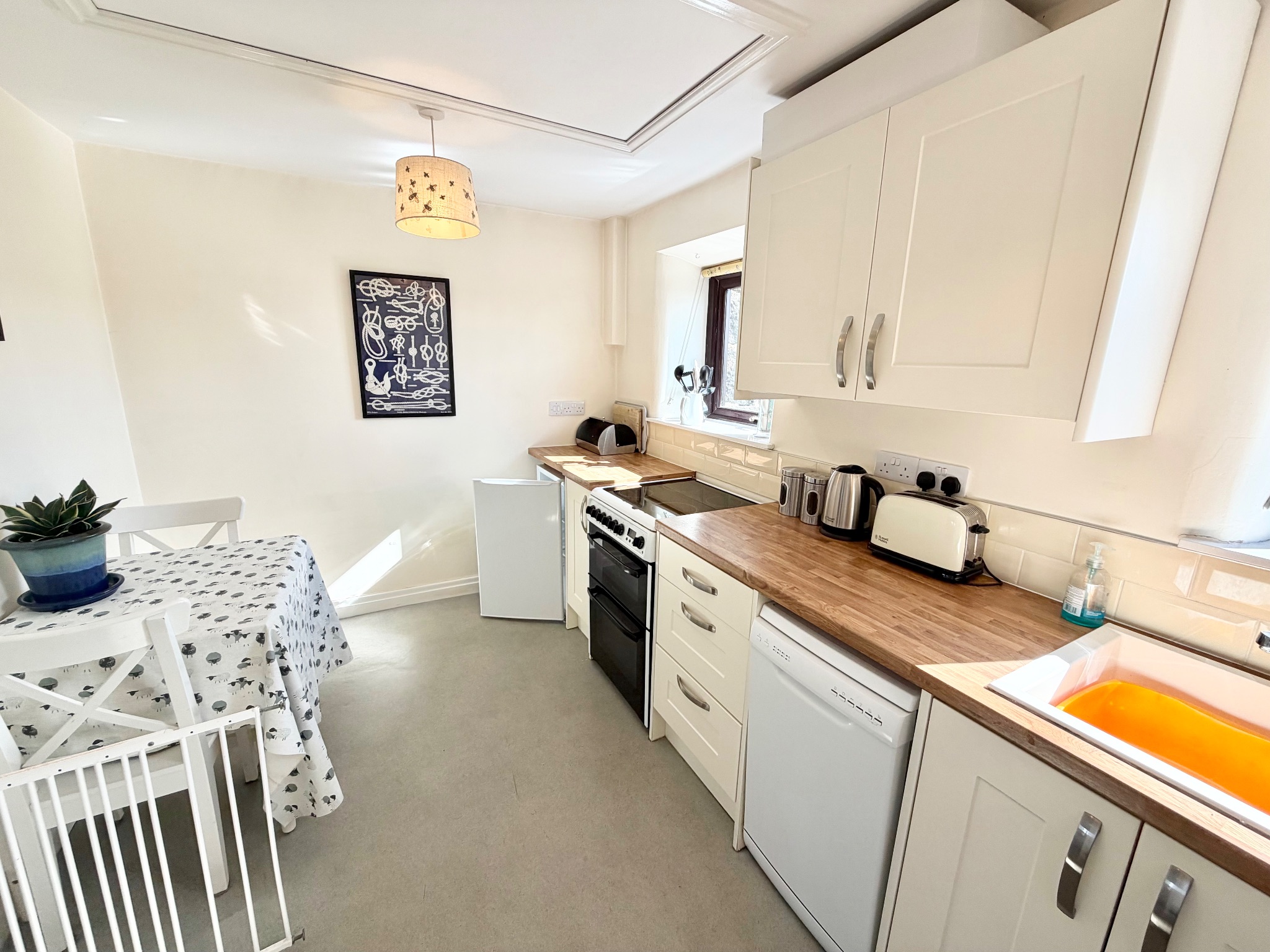 2 bedroom semi-detached house Let Agreed in Hebden Bridge - Photograph 27.