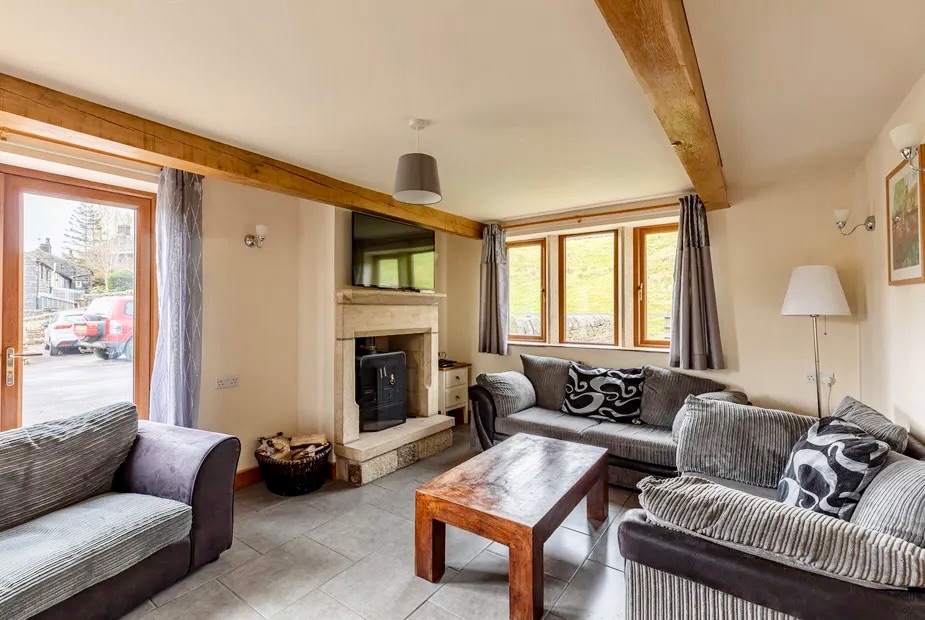 6 bedroom detached house To Let in Hebden Bridge - Photograph 14.