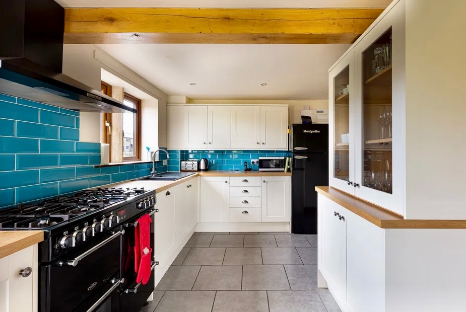 6 bedroom detached house To Let in Hebden Bridge - Photograph 6.