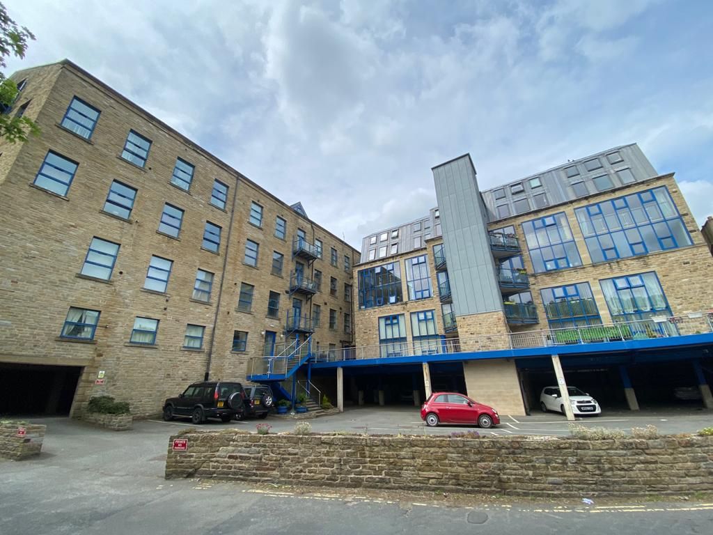 2 bedroom apartment flat/apartment For Sale in Sowerby Bridge - Property photograph.