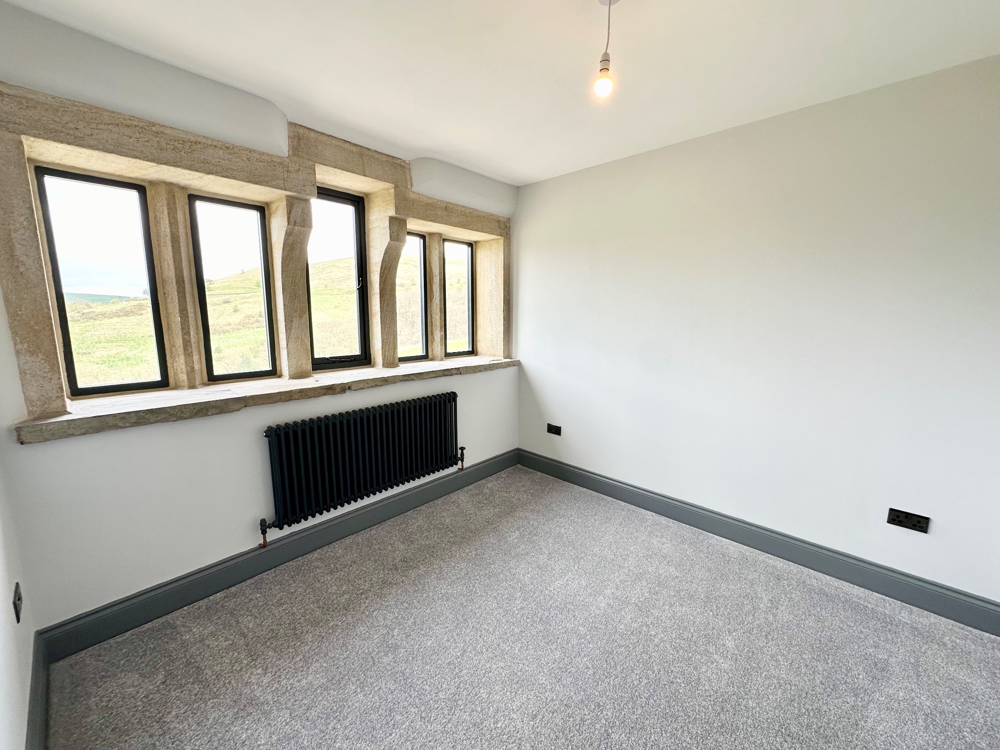 4 bedroom detached house Let Agreed in Todmorden - Photograph 30.