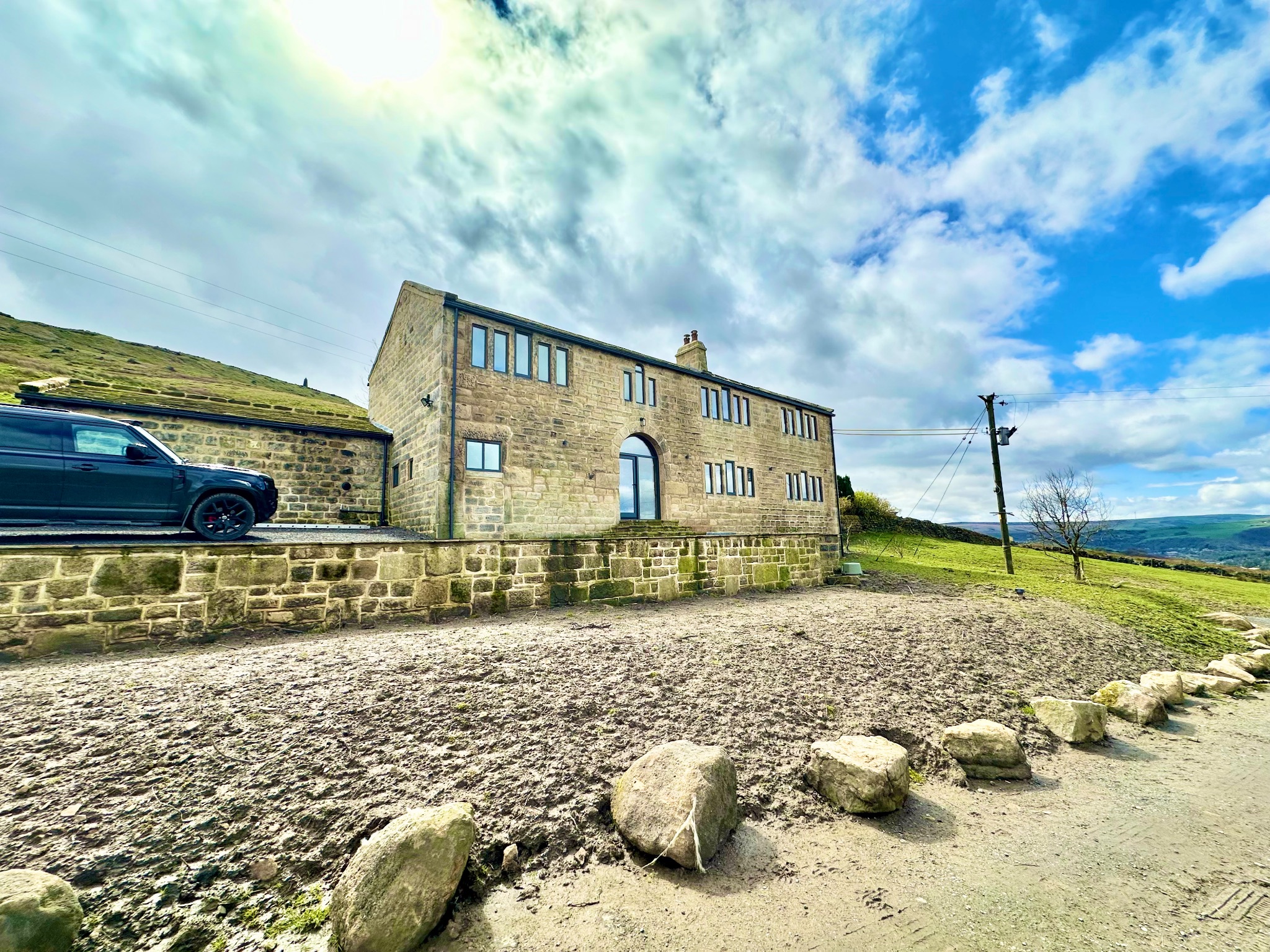 4 bedroom detached house Let Agreed in Todmorden - Photograph 40.
