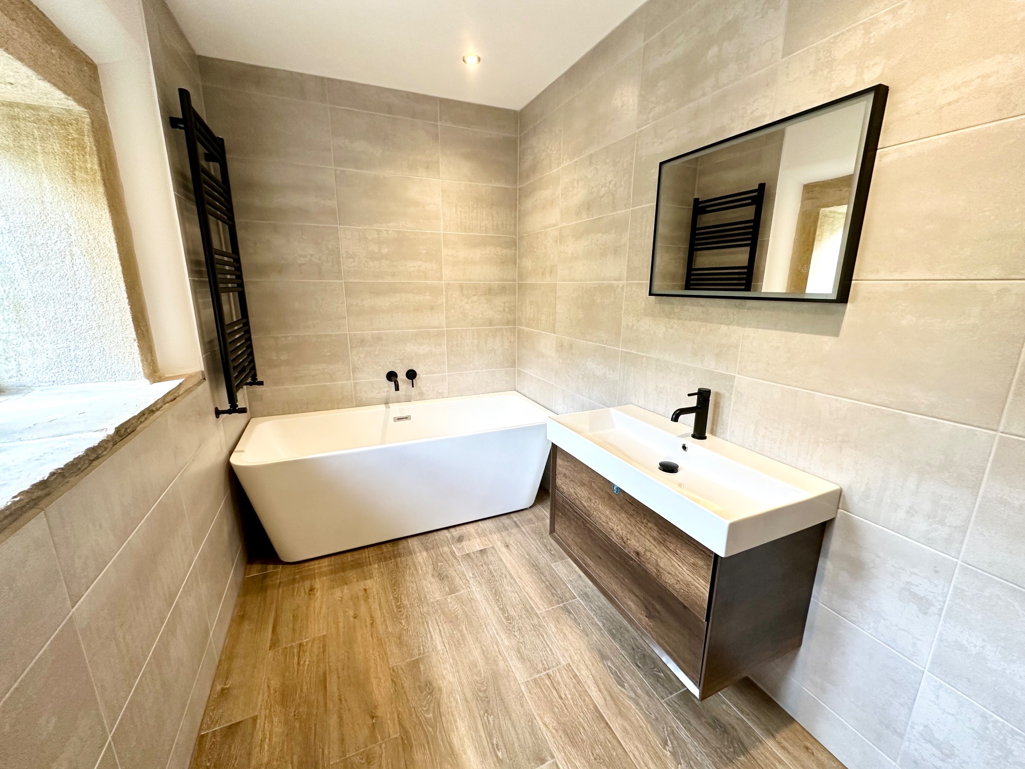 4 bedroom detached house Let Agreed in Todmorden - Photograph 22.