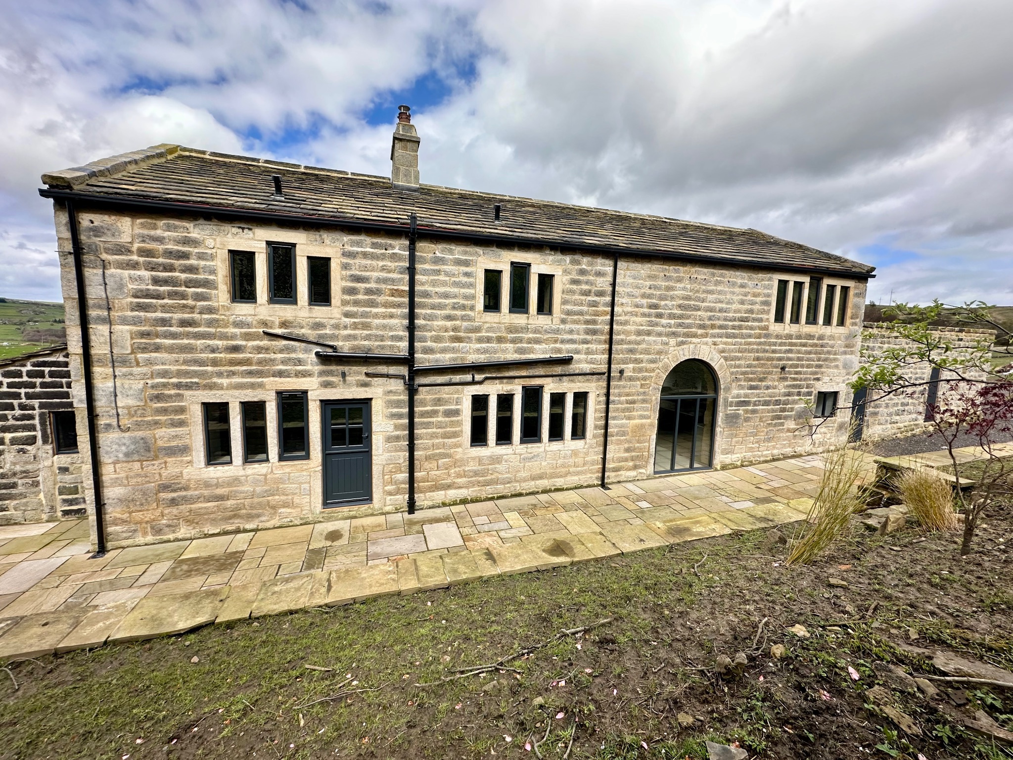 4 bedroom detached house Let Agreed in Todmorden - Photograph 37.