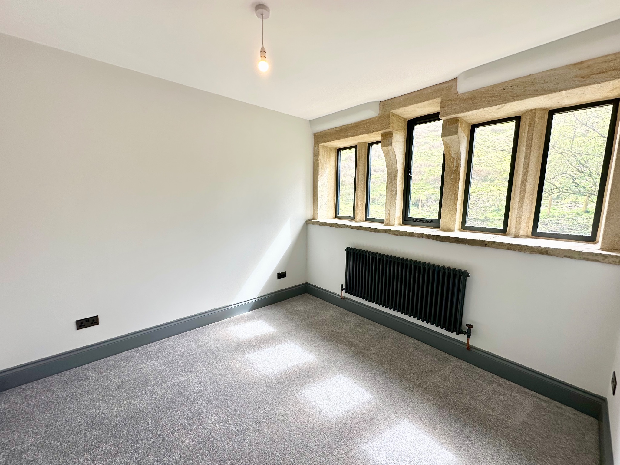 4 bedroom detached house Let Agreed in Todmorden - Photograph 29.