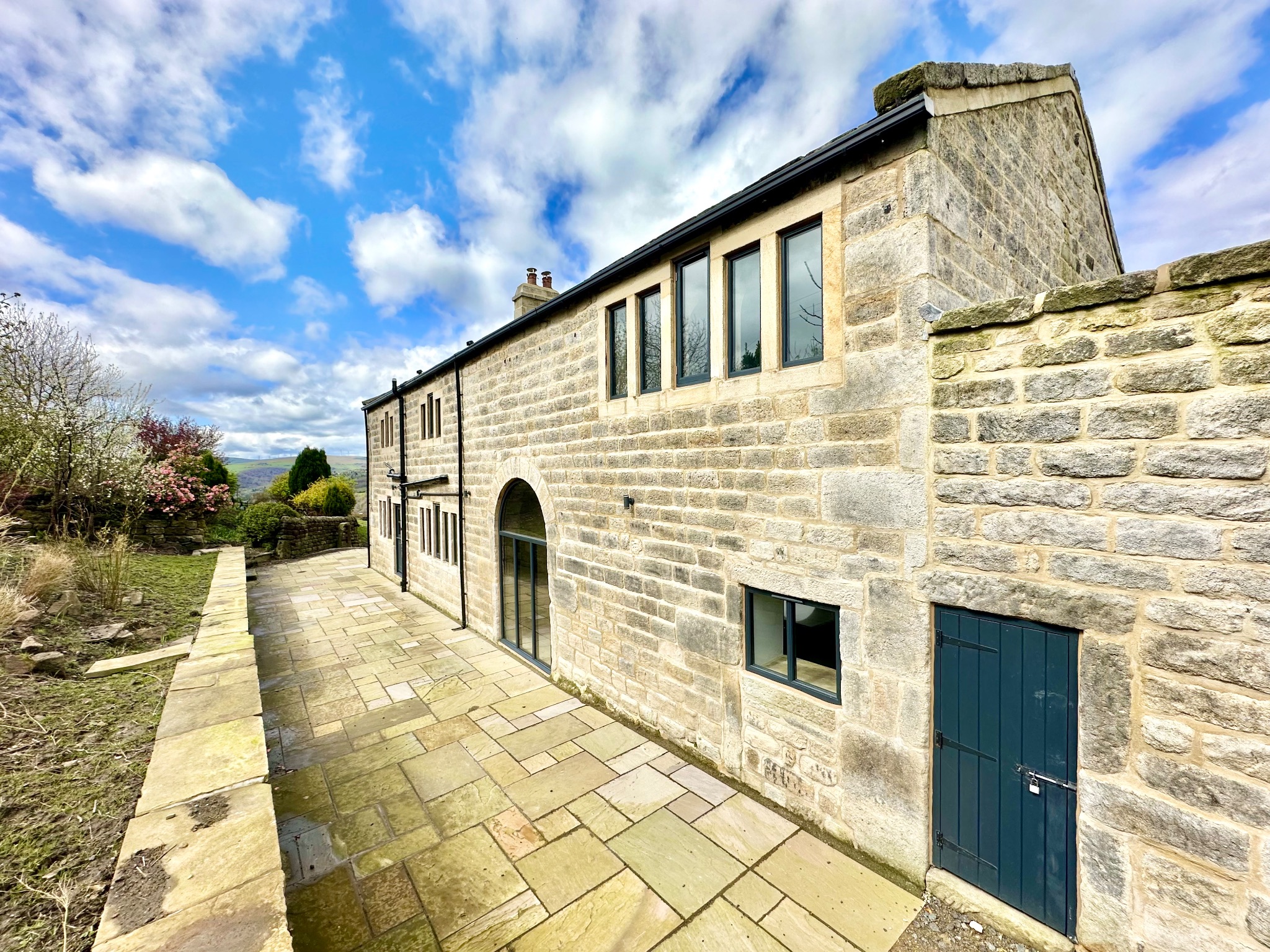 4 bedroom detached house Let Agreed in Todmorden - Photograph 38.
