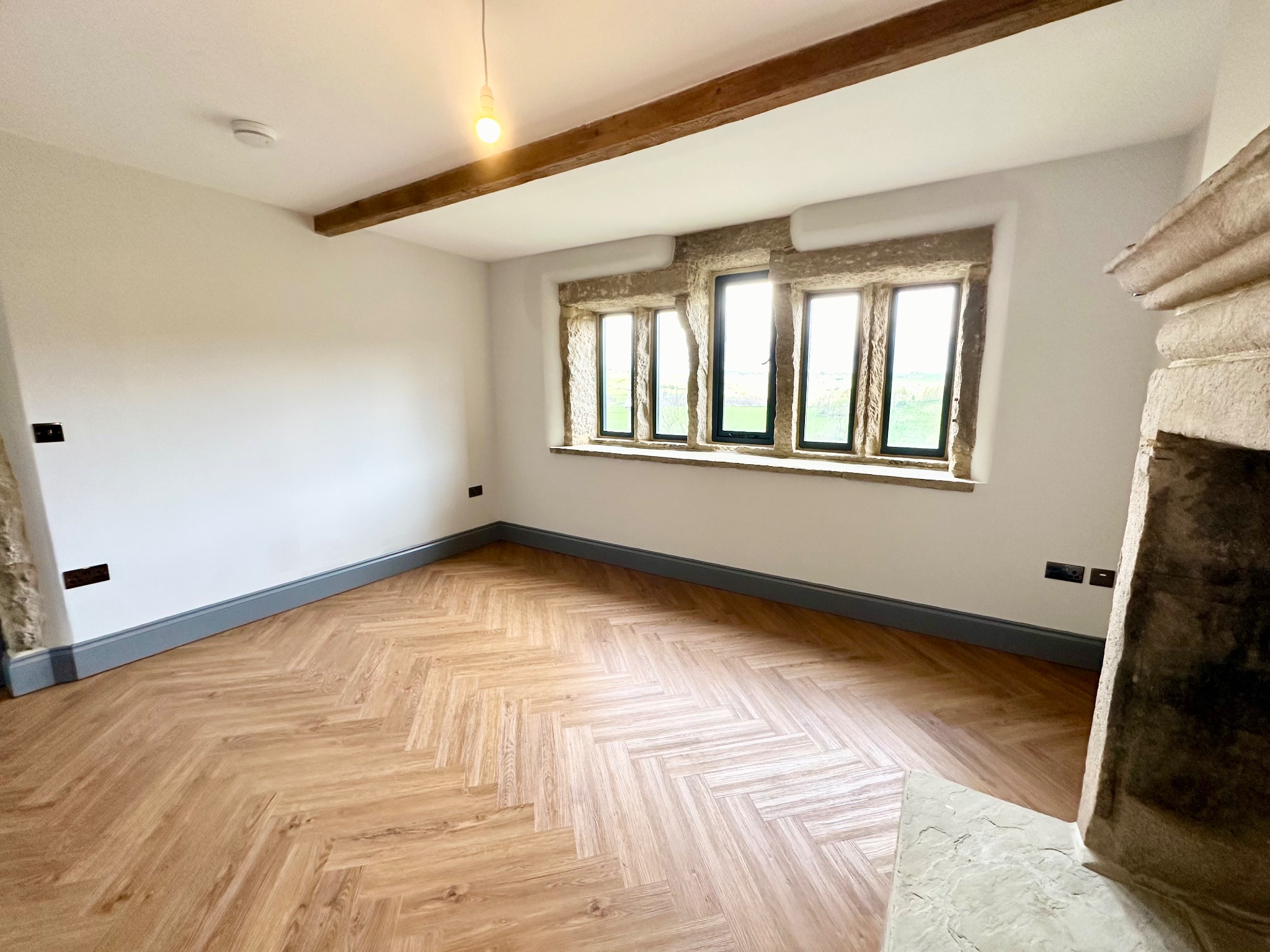 4 bedroom detached house Let Agreed in Todmorden - Photograph 16.