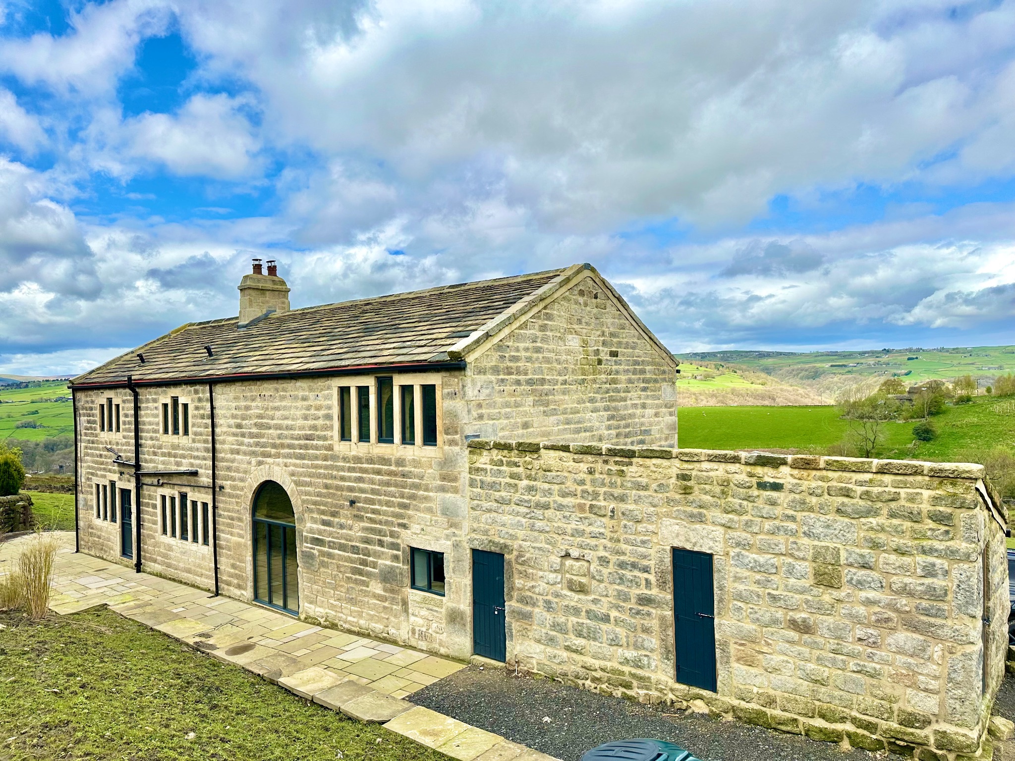 4 bedroom detached house To Let in Todmorden - Photograph 1.