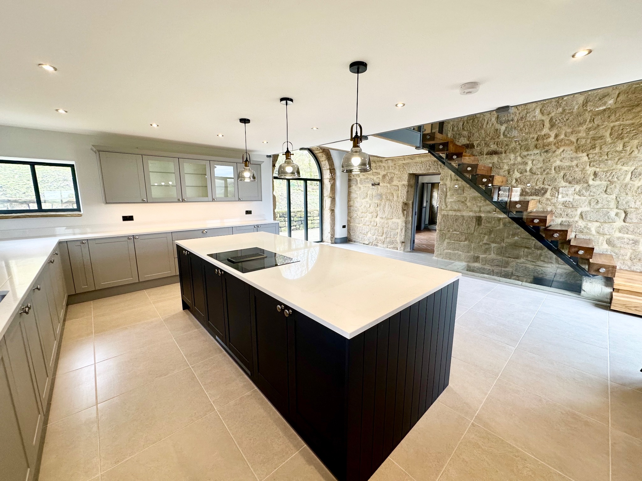 4 bedroom detached house Let Agreed in Todmorden - Photograph 2.