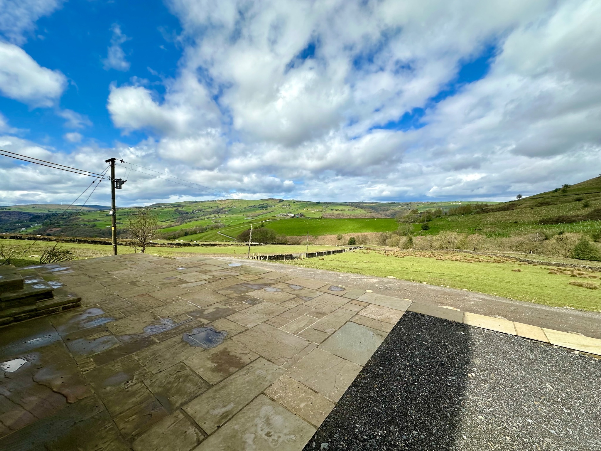 4 bedroom detached house Let Agreed in Todmorden - Photograph 41.