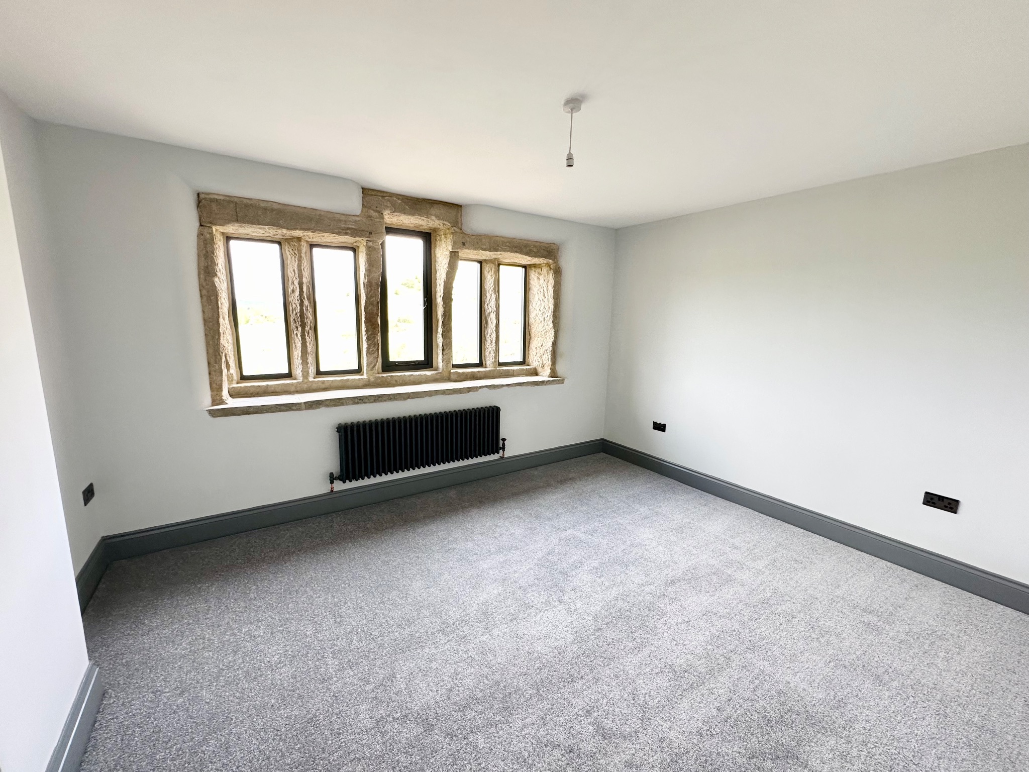 4 bedroom detached house Let Agreed in Todmorden - Photograph 28.