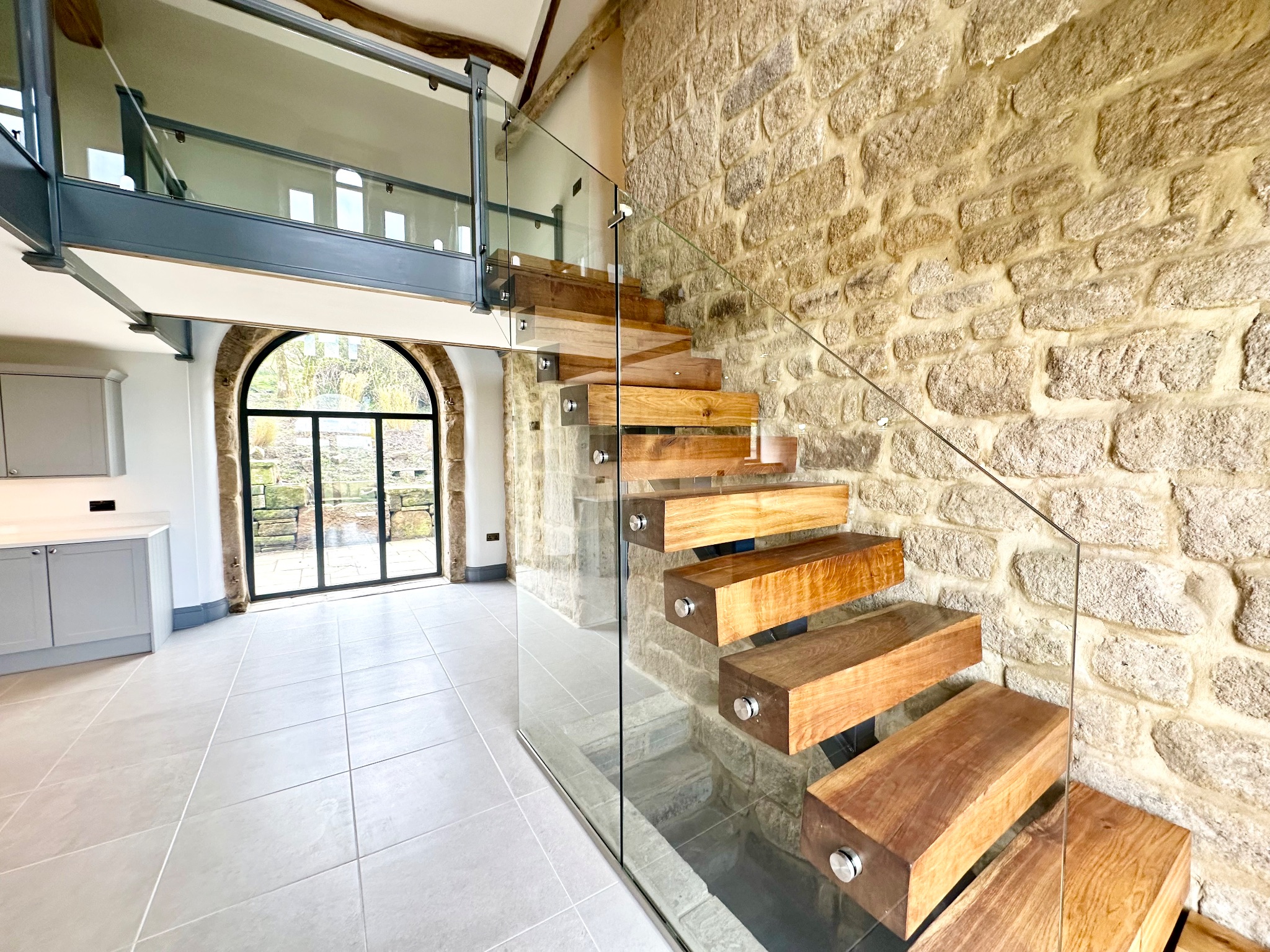 4 bedroom detached house Let Agreed in Todmorden - Photograph 5.