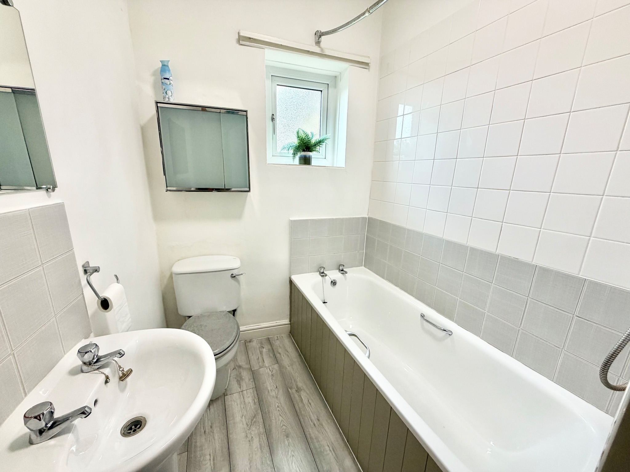 1 bedroom end terraced house To Let in Halifax - Photograph 14.