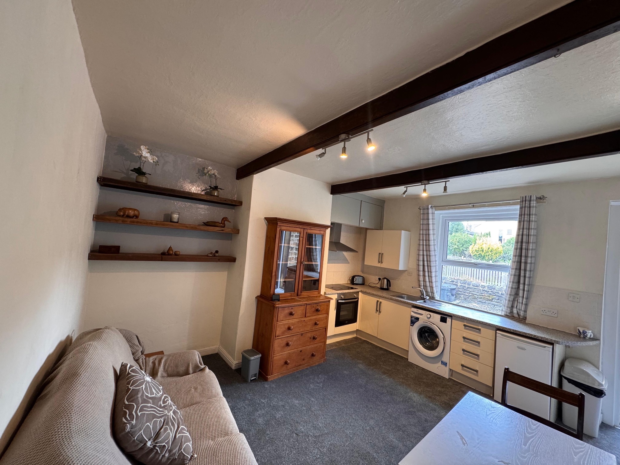 1 bedroom end terraced house To Let in Halifax - Photograph 2.