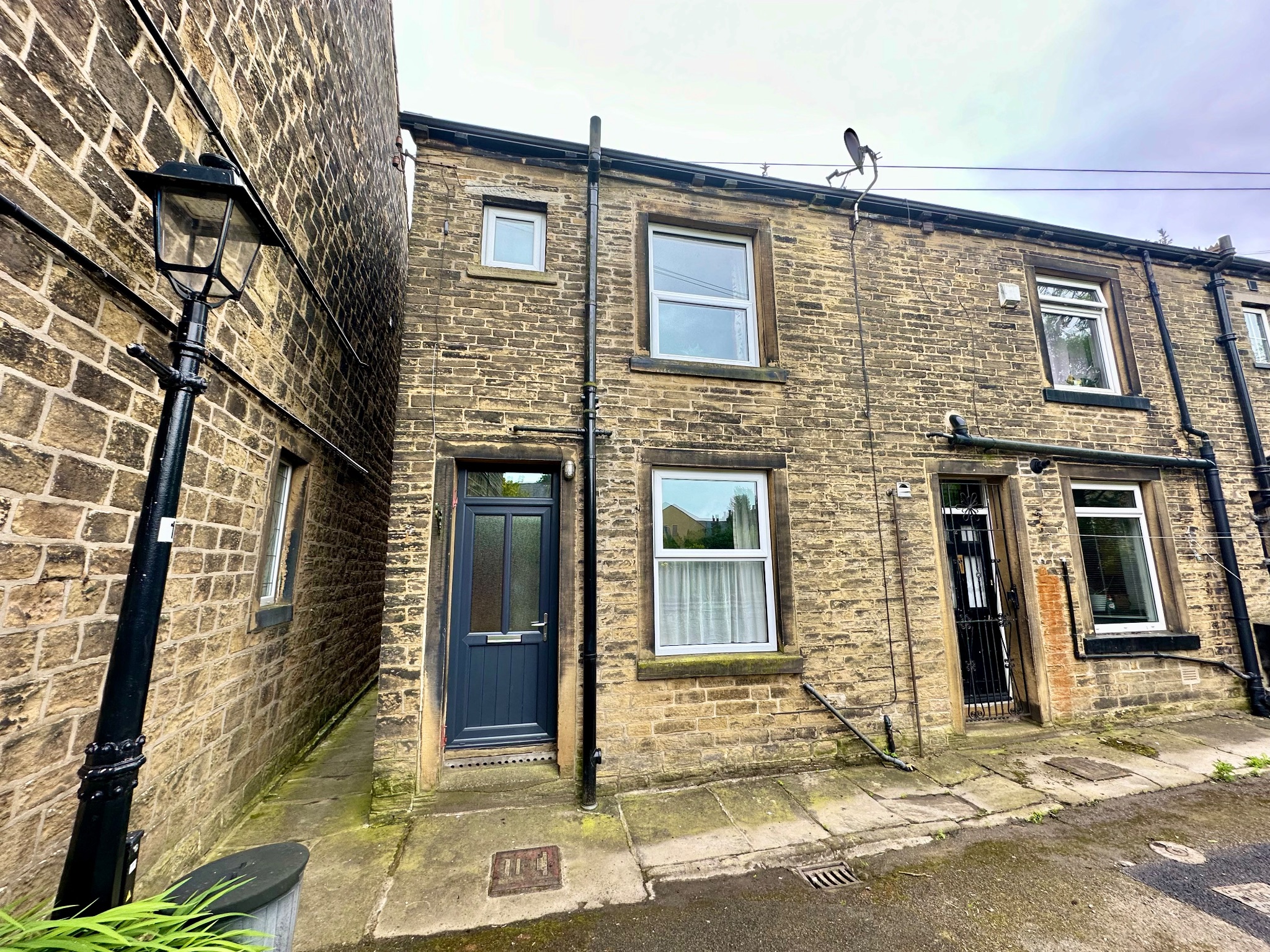 1 bedroom end terraced house To Let in Halifax - Property photograph.