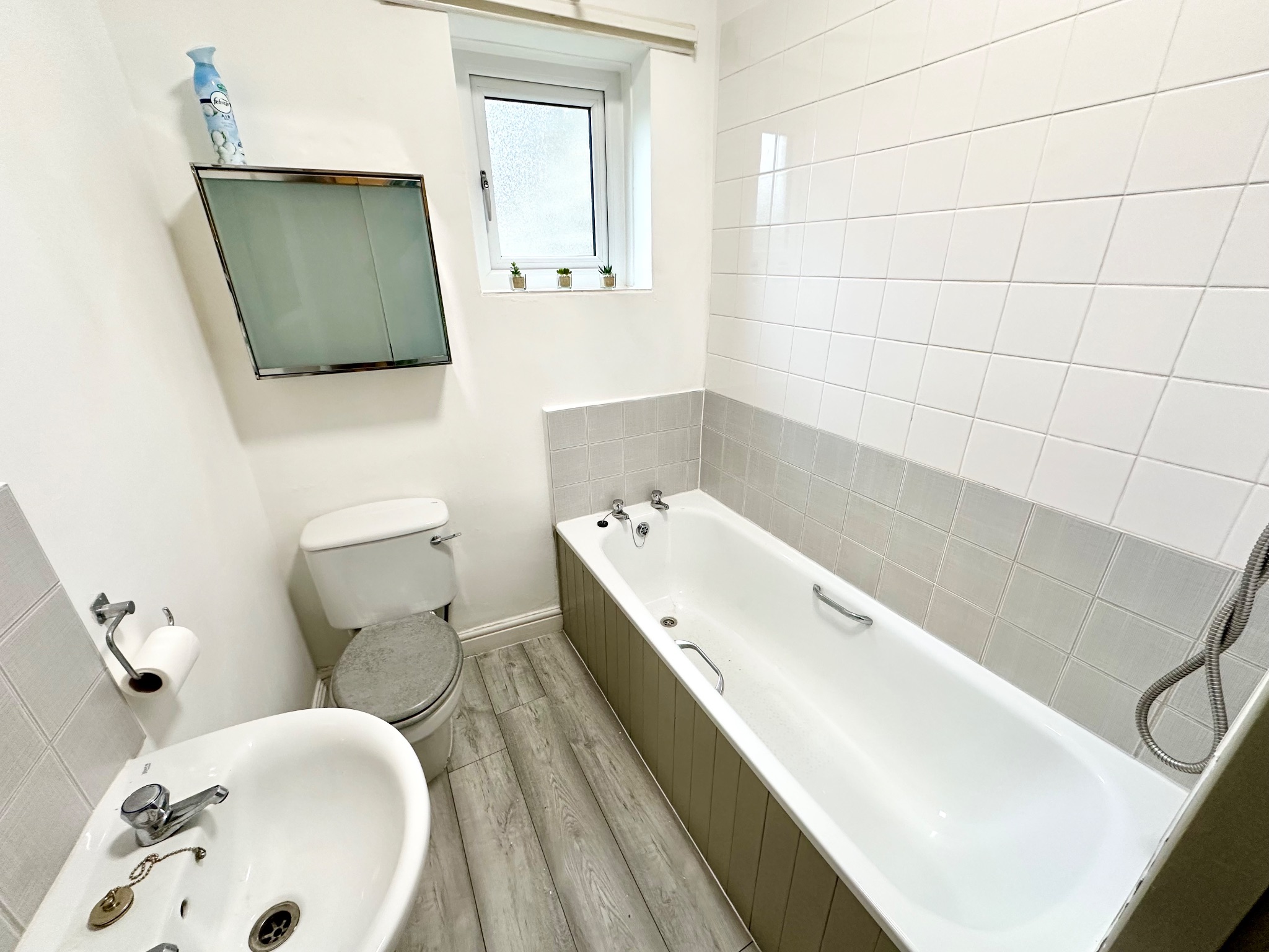 1 bedroom end terraced house To Let in Halifax - Photograph 7.
