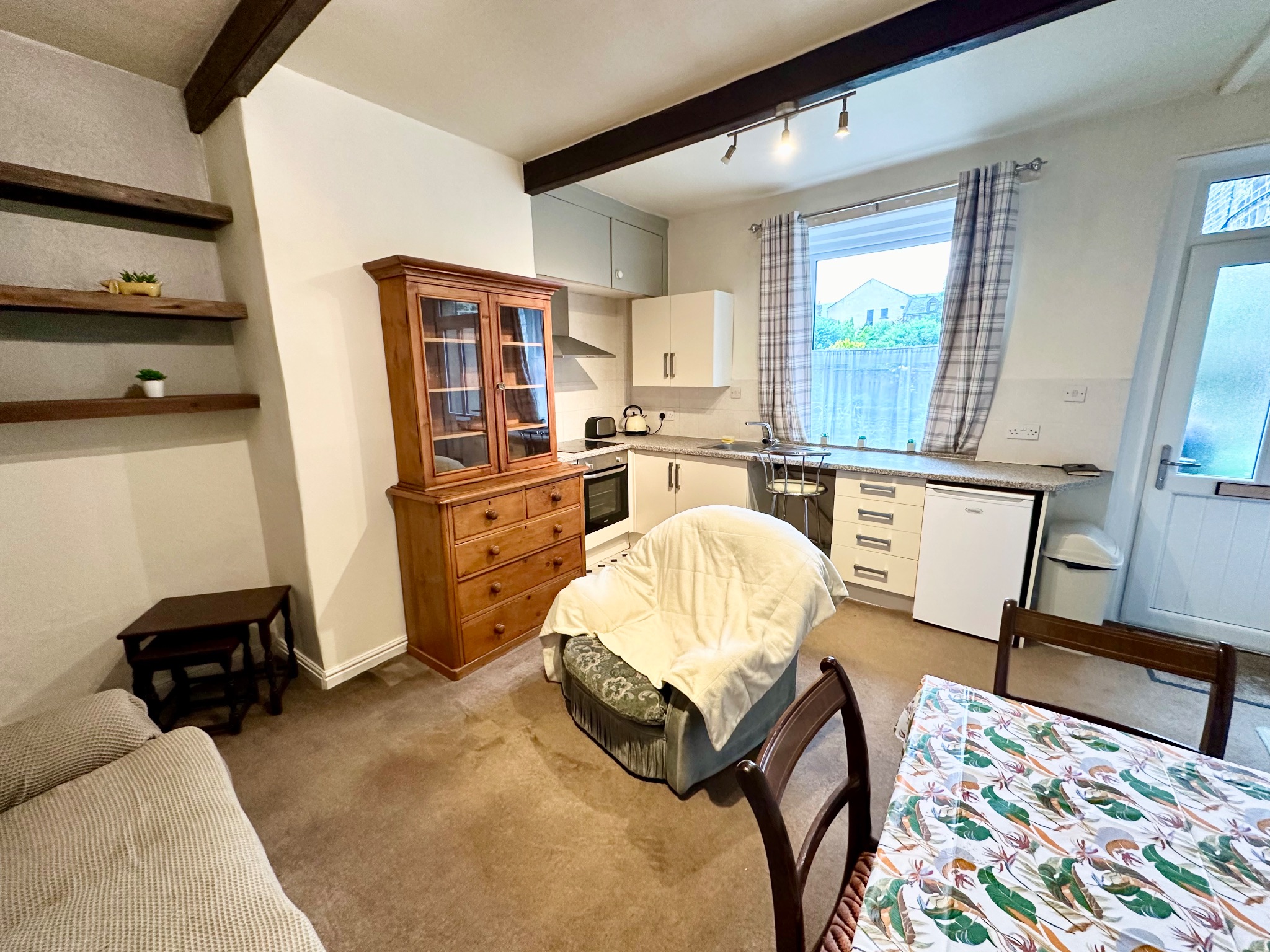 1 bedroom end terraced house To Let in Halifax - Photograph 4.