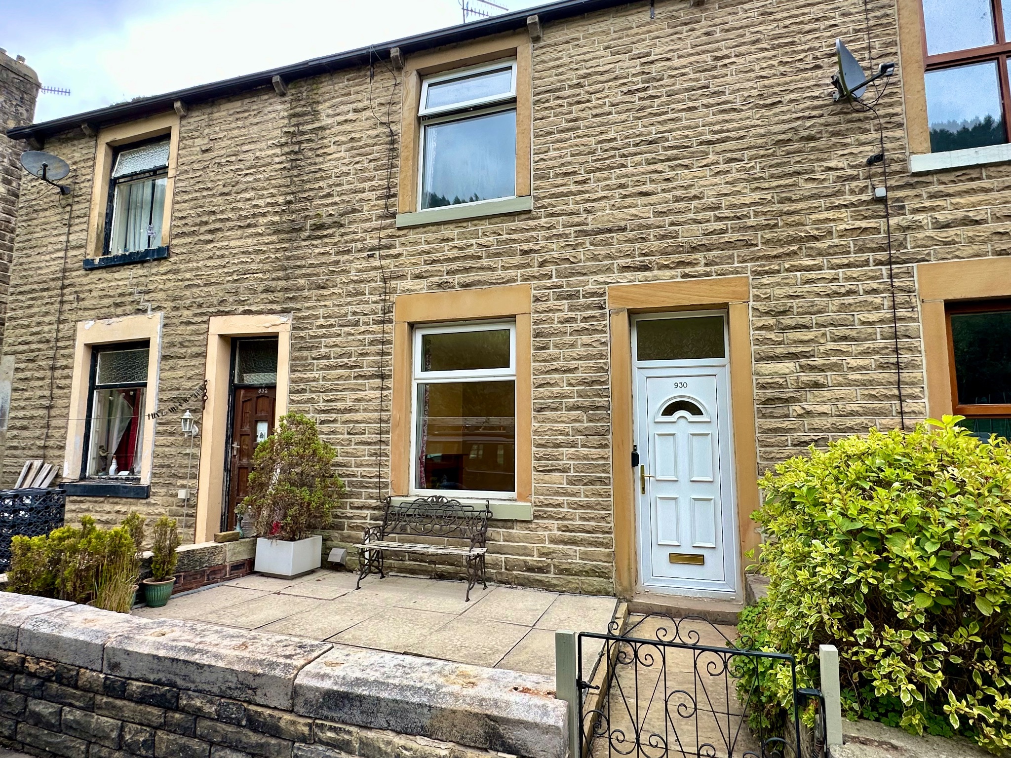2 bedroom mid terraced house Let Agreed in Todmorden - Photograph 1.