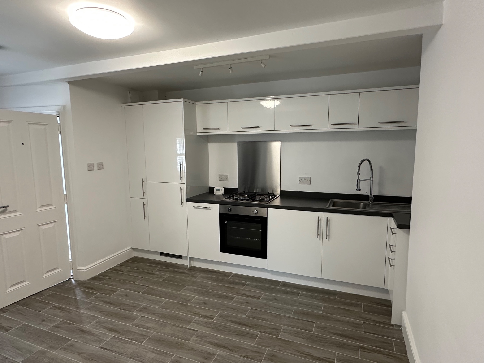 2 bedroom apartment flat/apartment To Let in Halifax - Photograph 3.