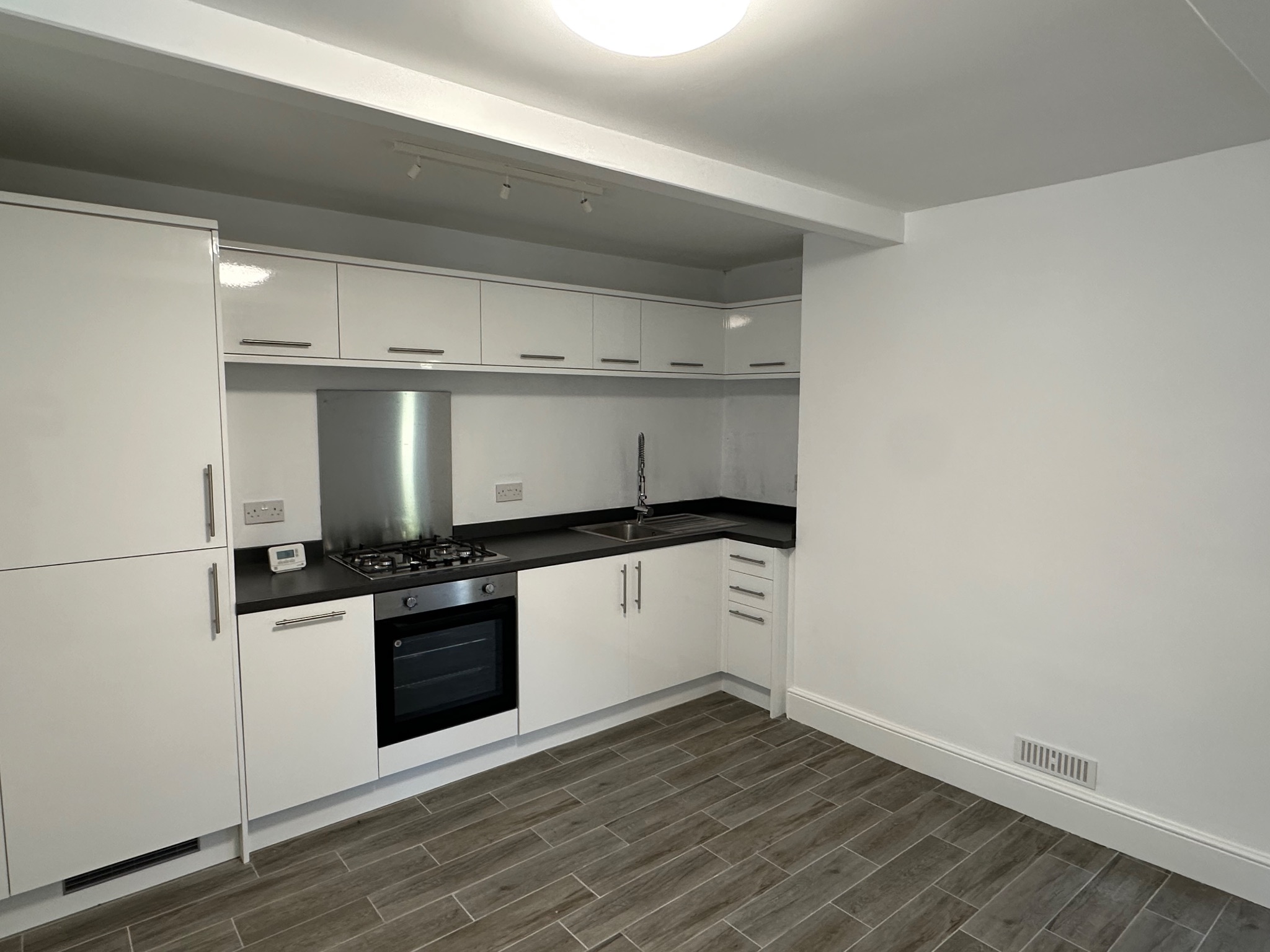 2 bedroom apartment flat/apartment To Let in Halifax - Photograph 4.