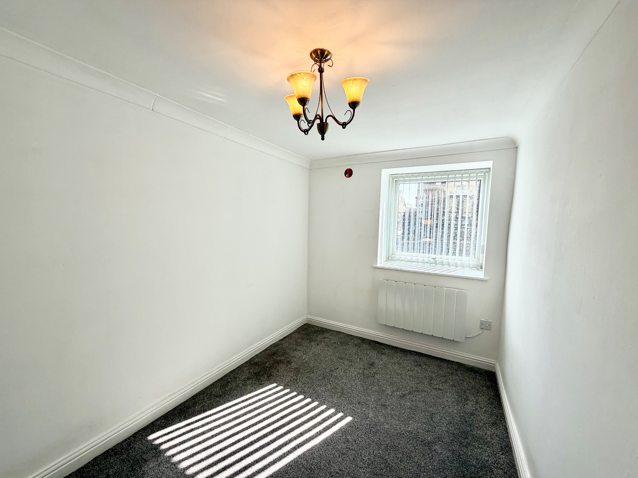 2 bedroom ground floor flat/apartment For Sale in Mytholmroyd - Photograph 8.