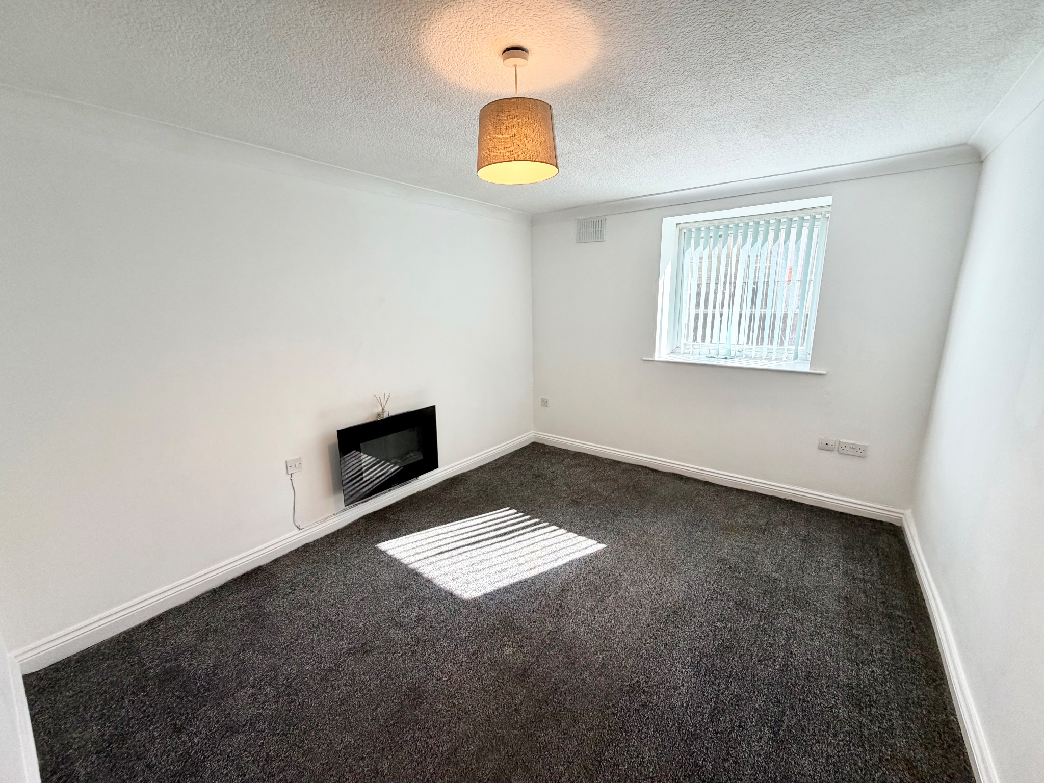 2 bedroom ground floor flat/apartment For Sale in Mytholmroyd - Photograph 5.
