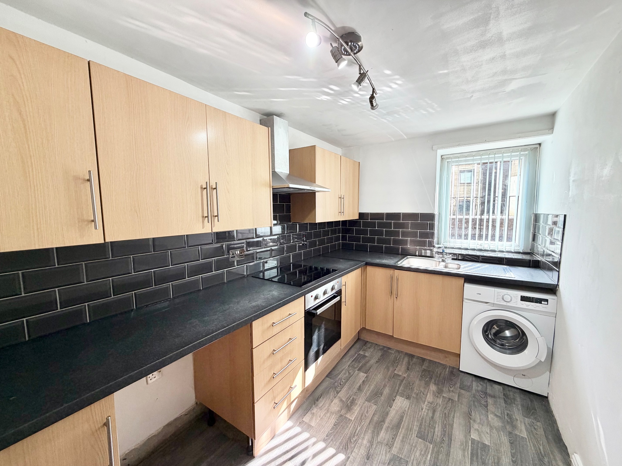 2 bedroom ground floor flat/apartment For Sale in Mytholmroyd - Photograph 2.