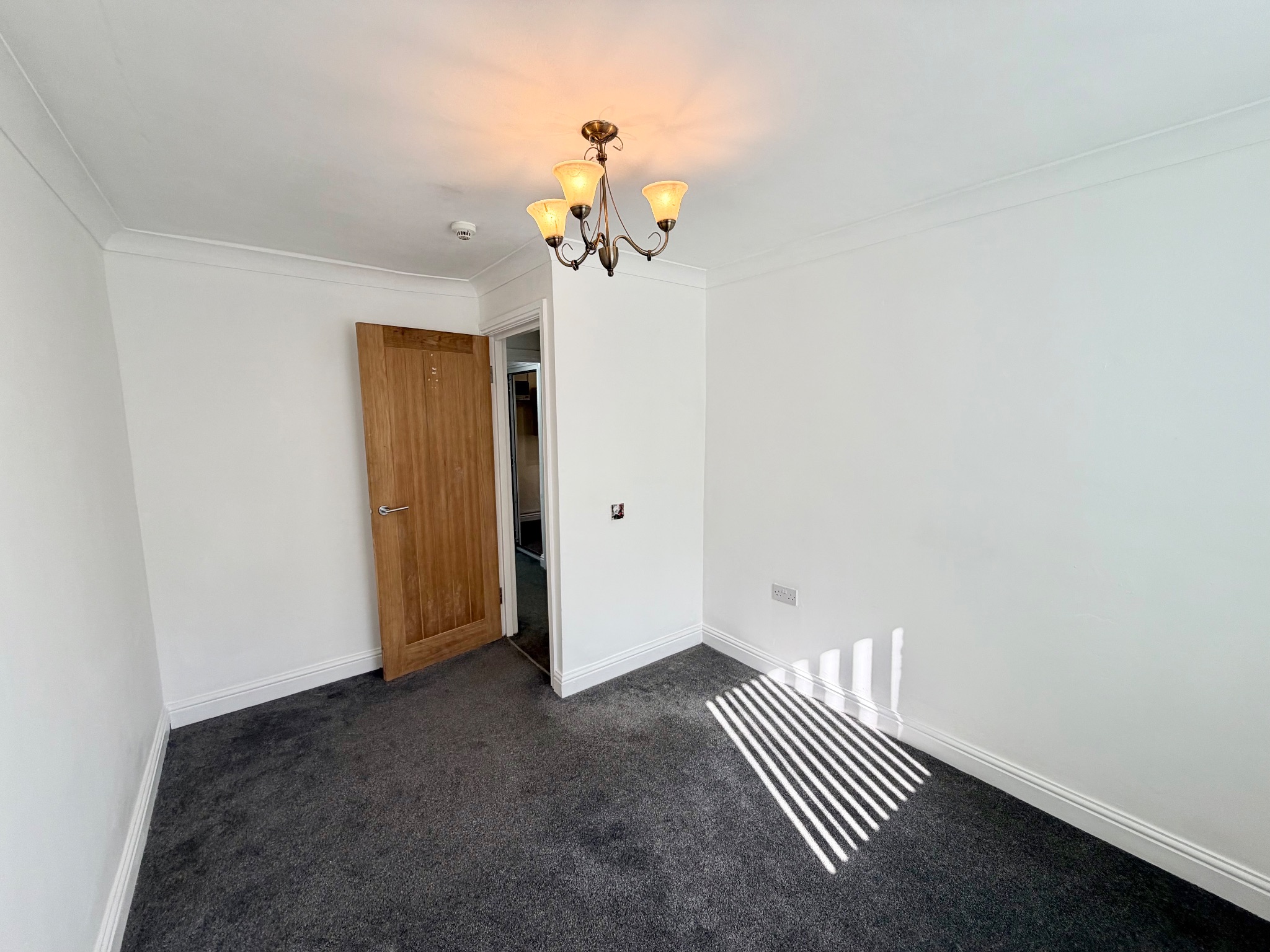 2 bedroom ground floor flat/apartment For Sale in Mytholmroyd - Photograph 4.